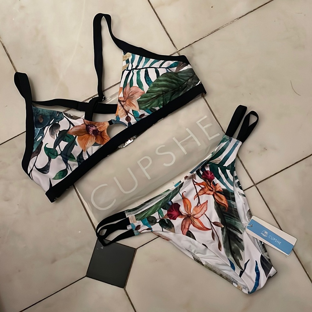 Cupshe NWT Tropical Print Bikini